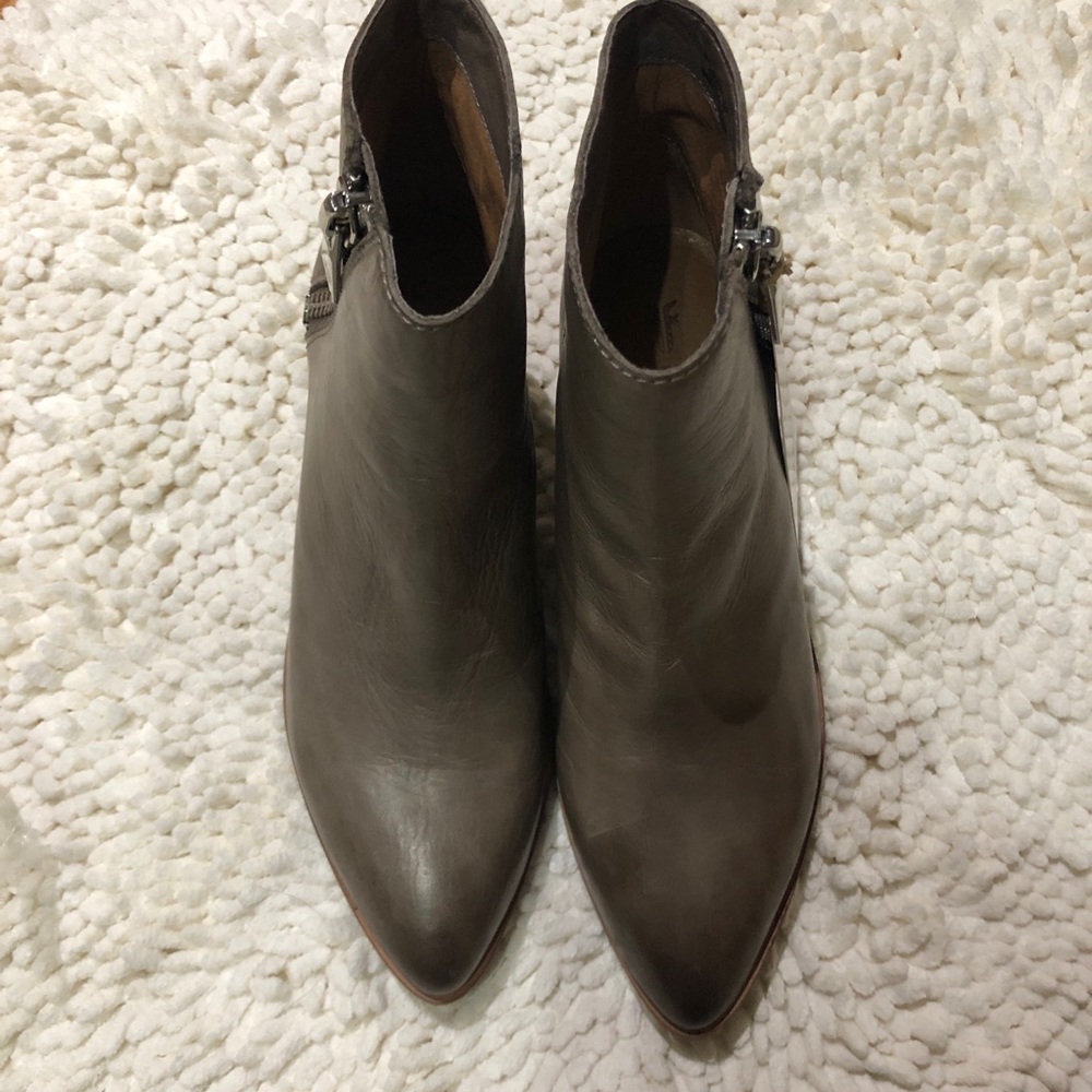FRYE Lila leather zip bootie heeled